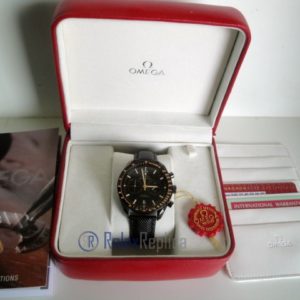 Alternative view of Omega replica seamaster co-axial chrono dark side of the moon yellow imitazione