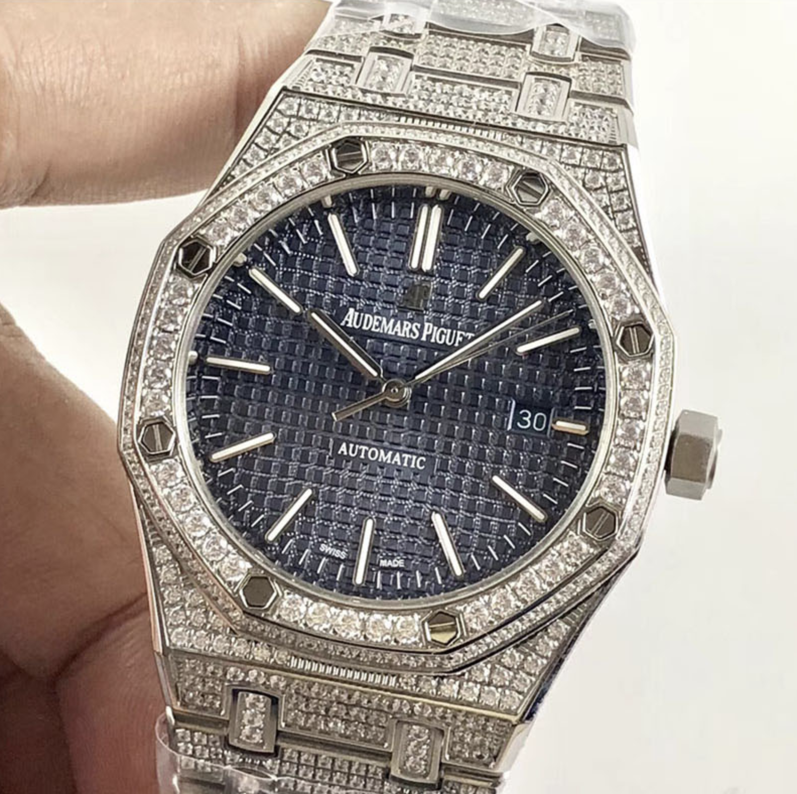 Audemars piguet replica royal oak 41mm white gold full paved diamonds blue dial - immagine 9
