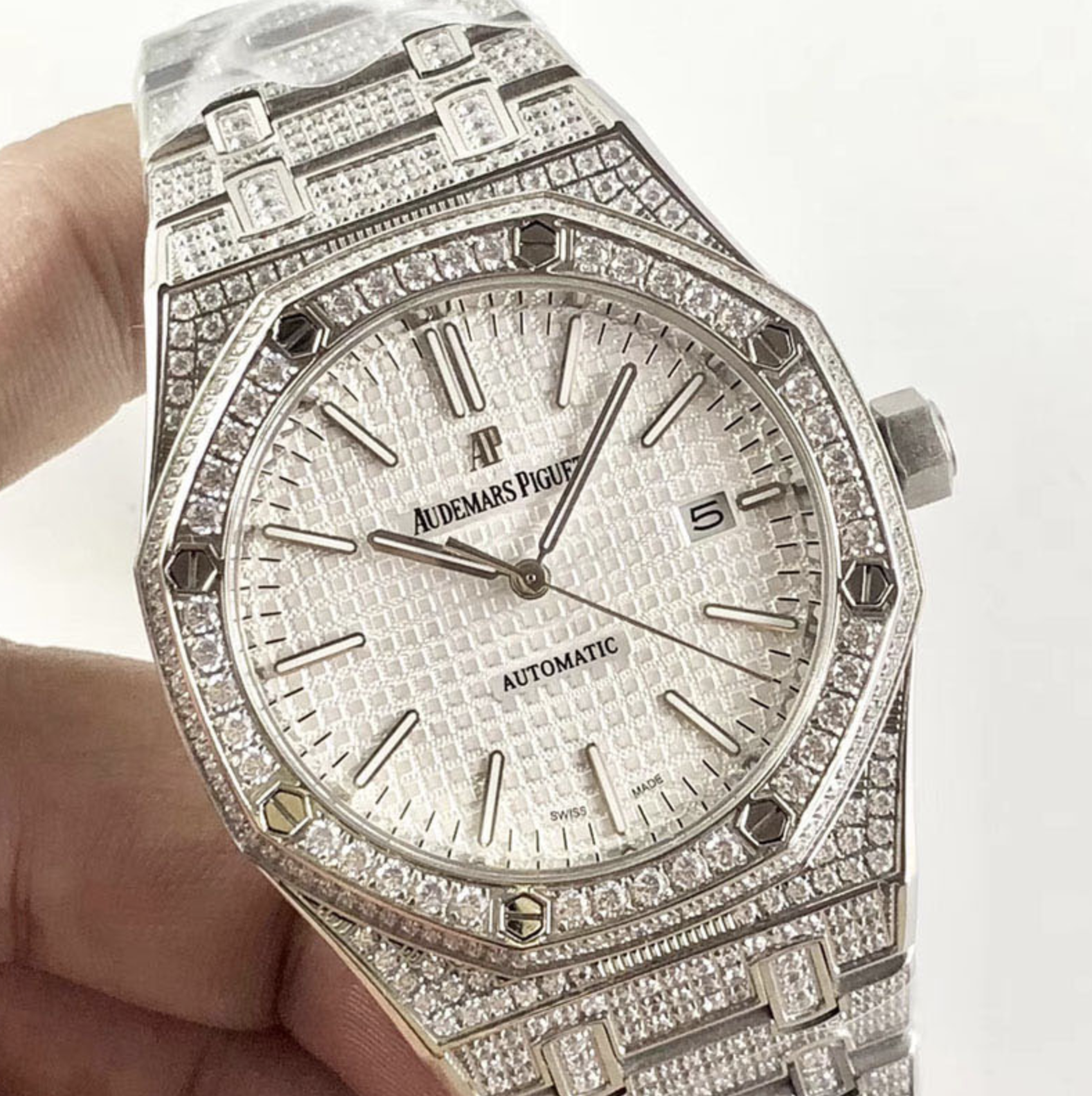 Audemars piguet replica royal oak 41mm white gold full paved diamonds white dial - immagine 9