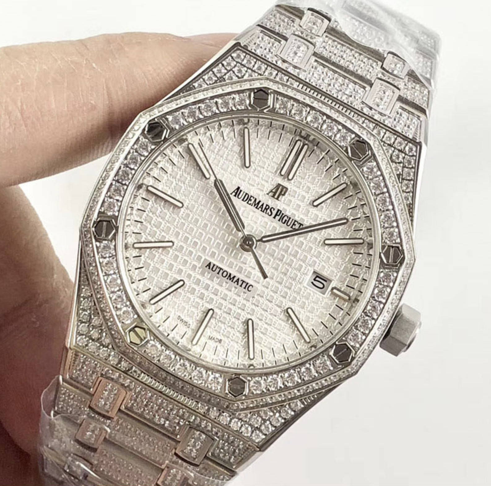 Audemars piguet replica royal oak 41mm white gold full paved diamonds white dial - immagine 10