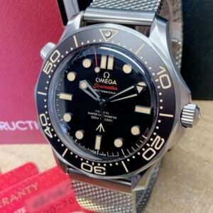 Alternative view of Omega replica Seamaster James Bond 007 Edition