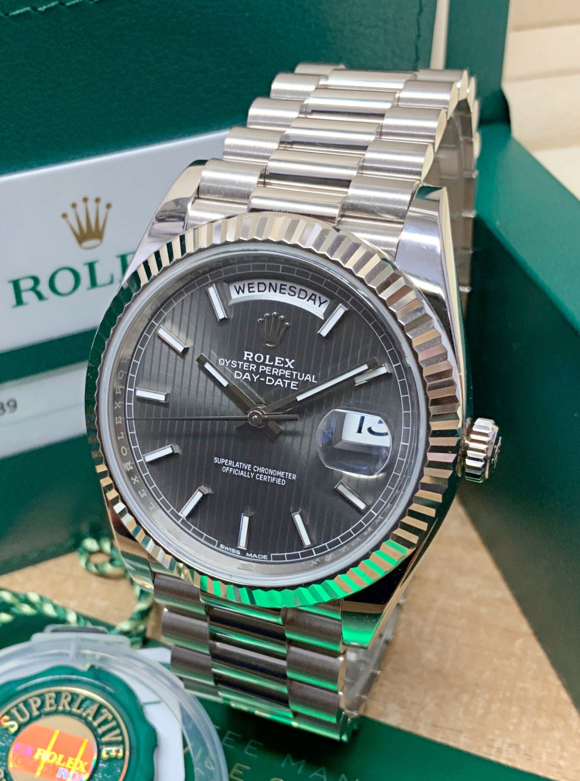 Rolex replica Day-Date 40 228239 White Gold silver dial - immagine 2