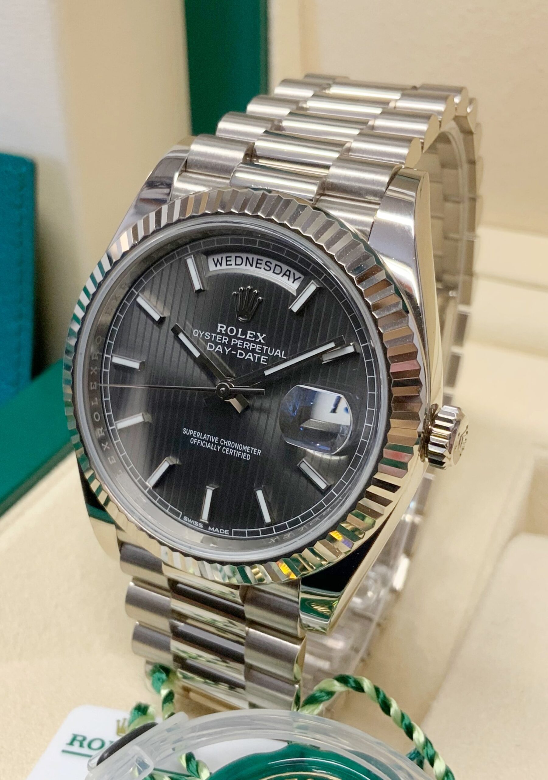 Rolex replica Day-Date 40 228239 White Gold silver dial - immagine 3