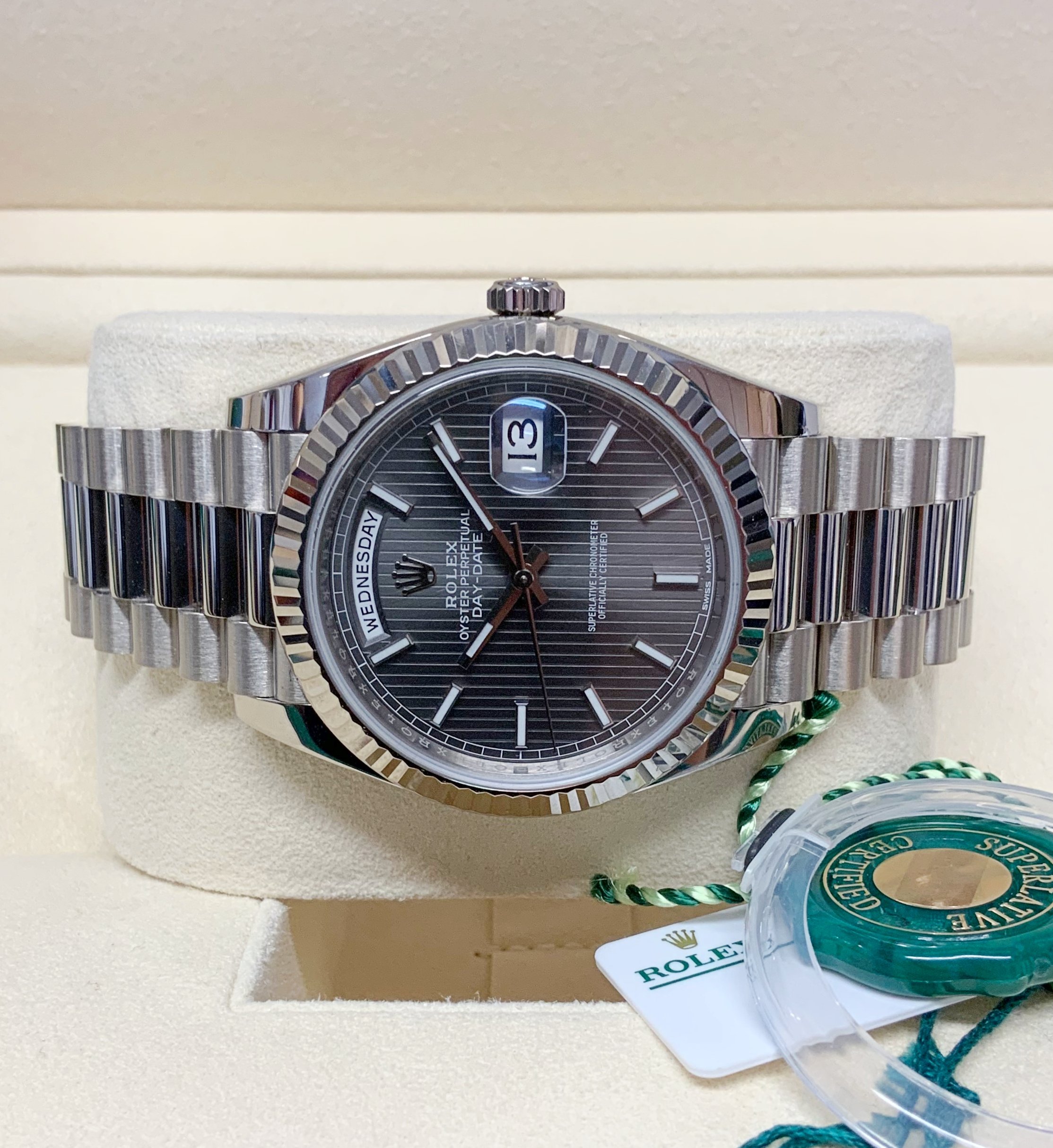 Rolex replica Day-Date 40 228239 White Gold silver dial - immagine 4