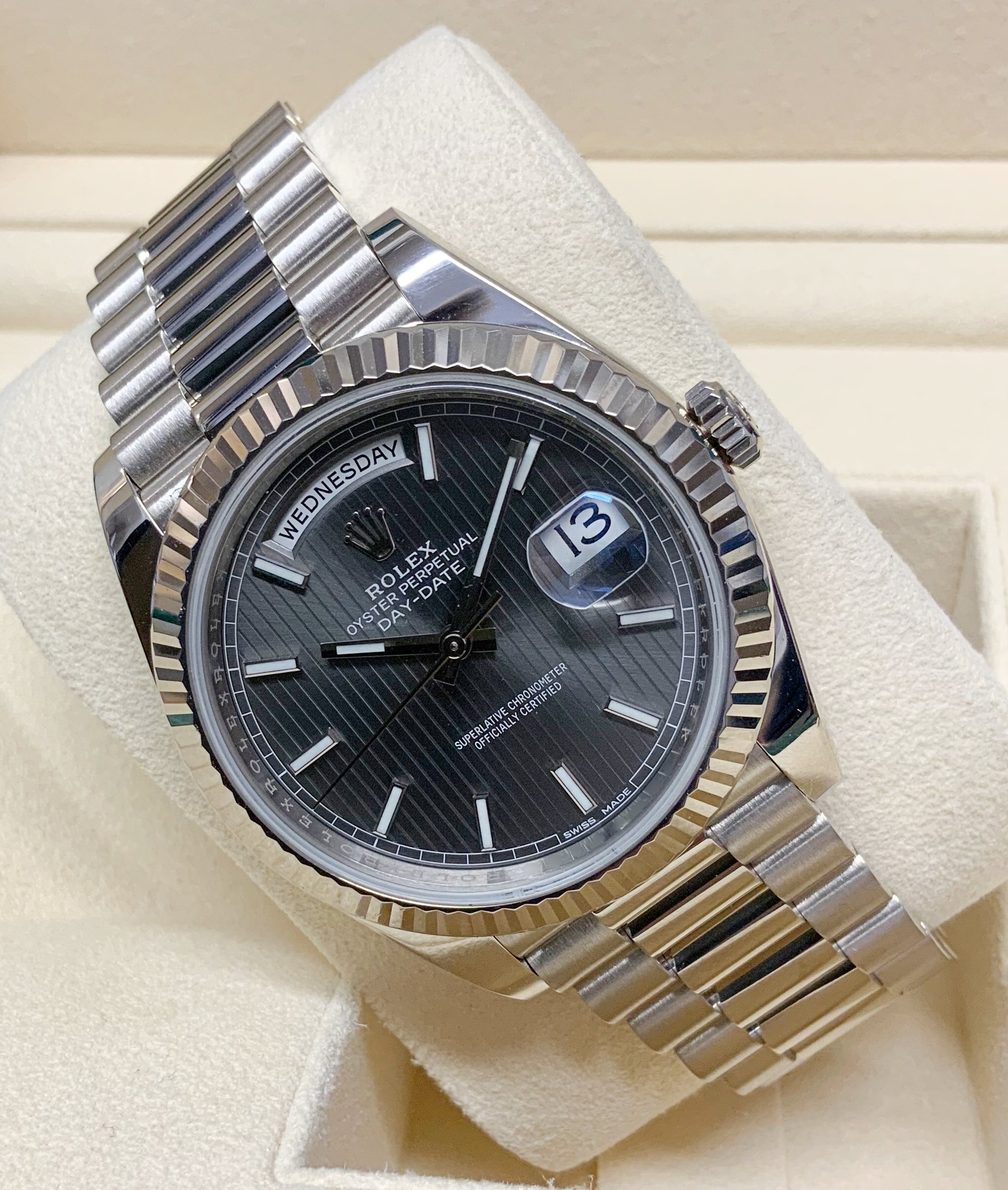 Rolex replica Day-Date 40 228239 White Gold silver dial - immagine 5