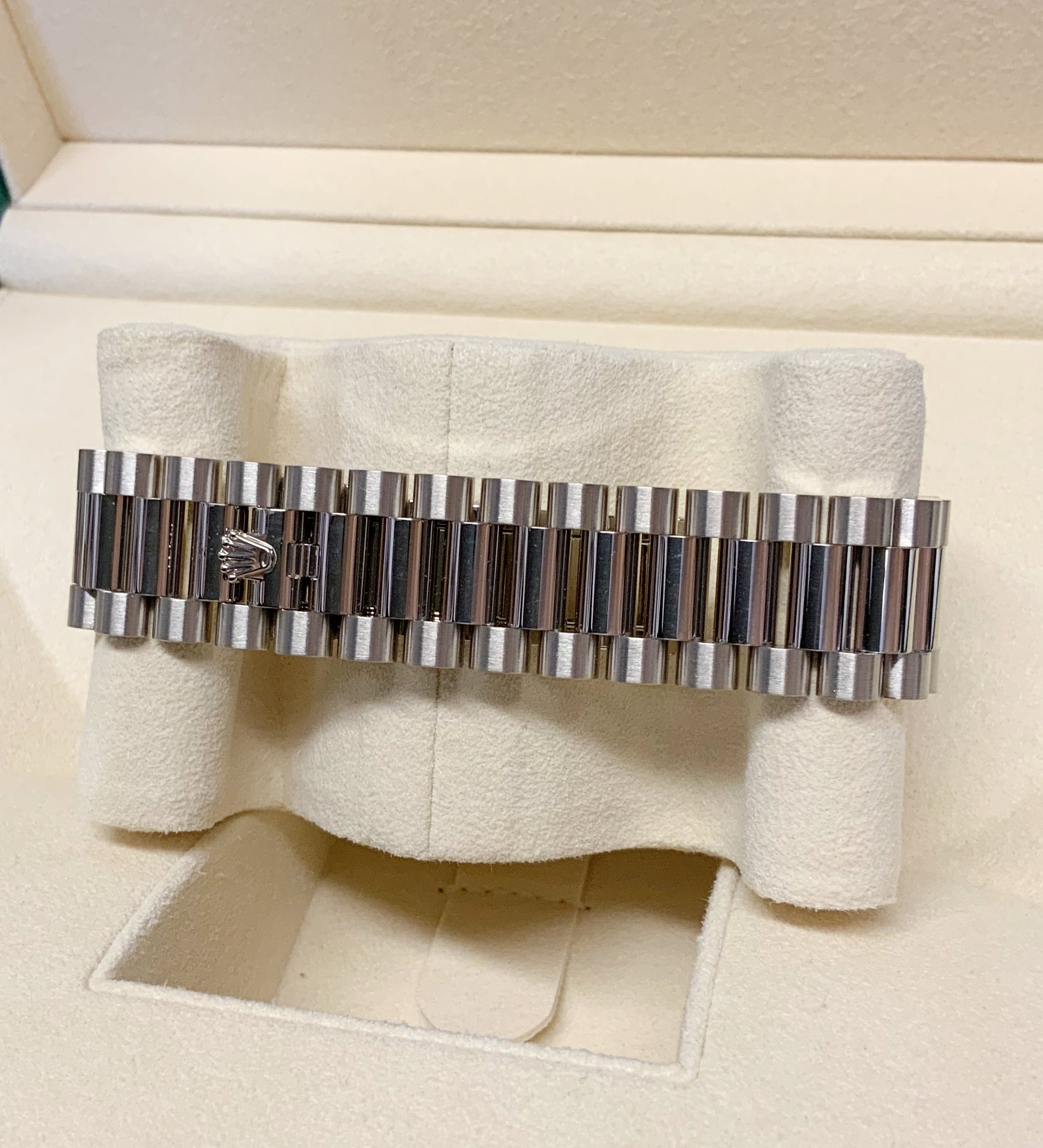 Rolex replica Day-Date 40 228239 White Gold silver dial - immagine 6