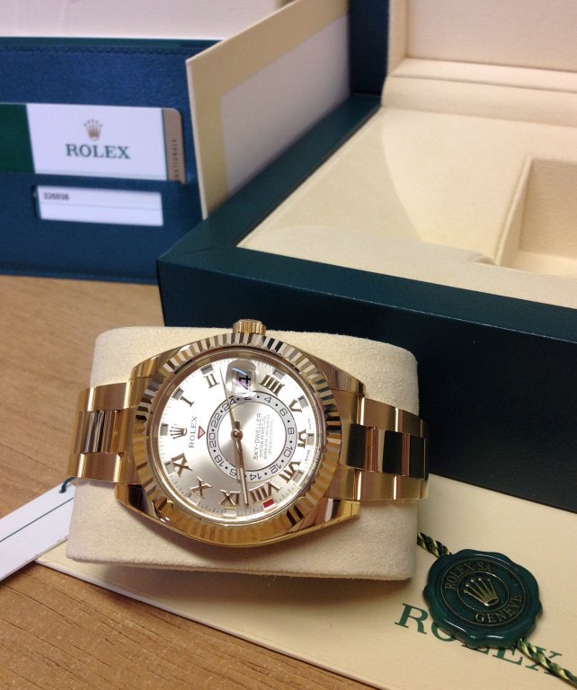 Rolex replica Sky-Dweller 326938 yellow gold silver dial - immagine 4