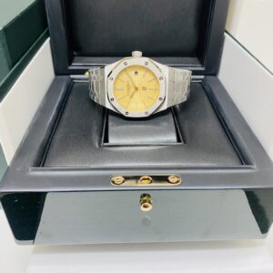 Alternative view of Audemars Piguet replica royak oak 15202BC salmon dial