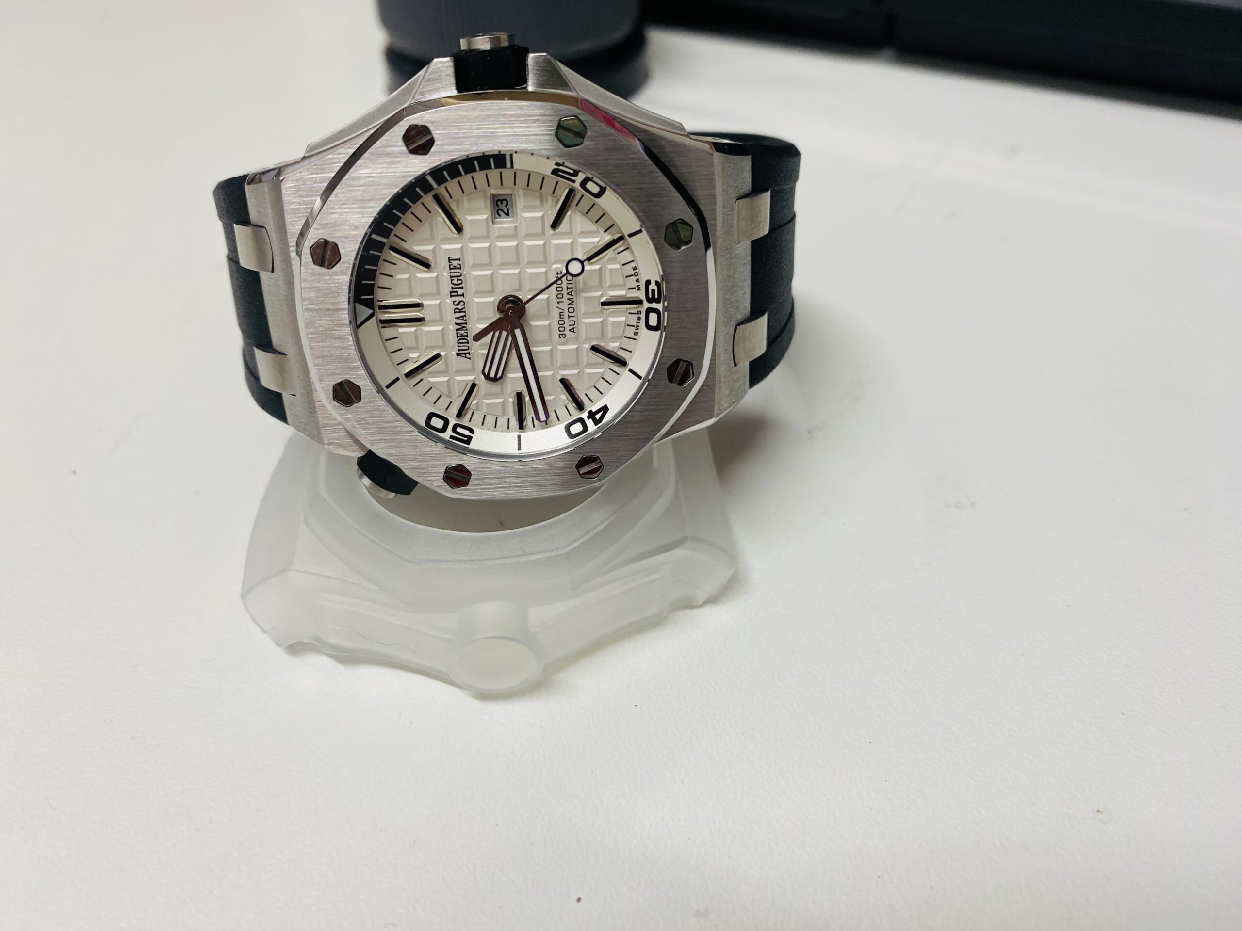 Audemars Piguet replica Royal Oak Offshore Diver 15710ST white dial - immagine 2