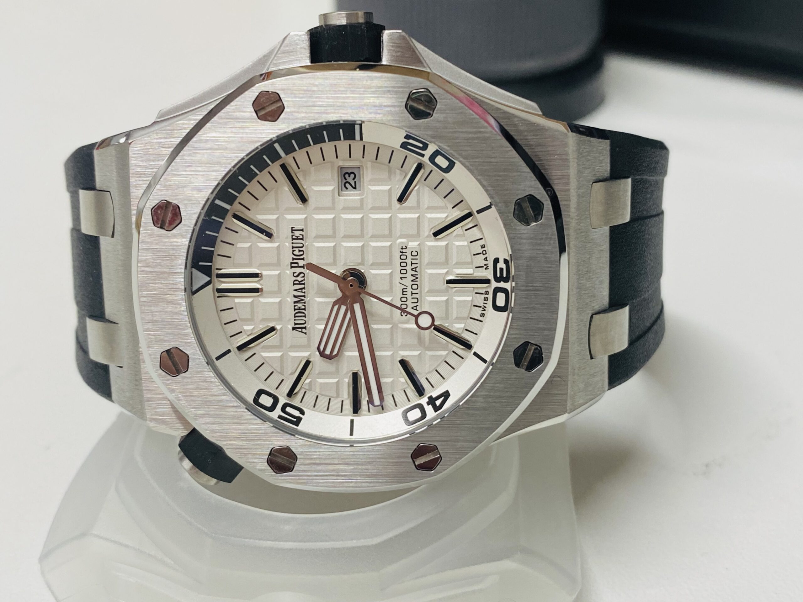 Audemars Piguet replica Royal Oak Offshore Diver 15710ST white dial