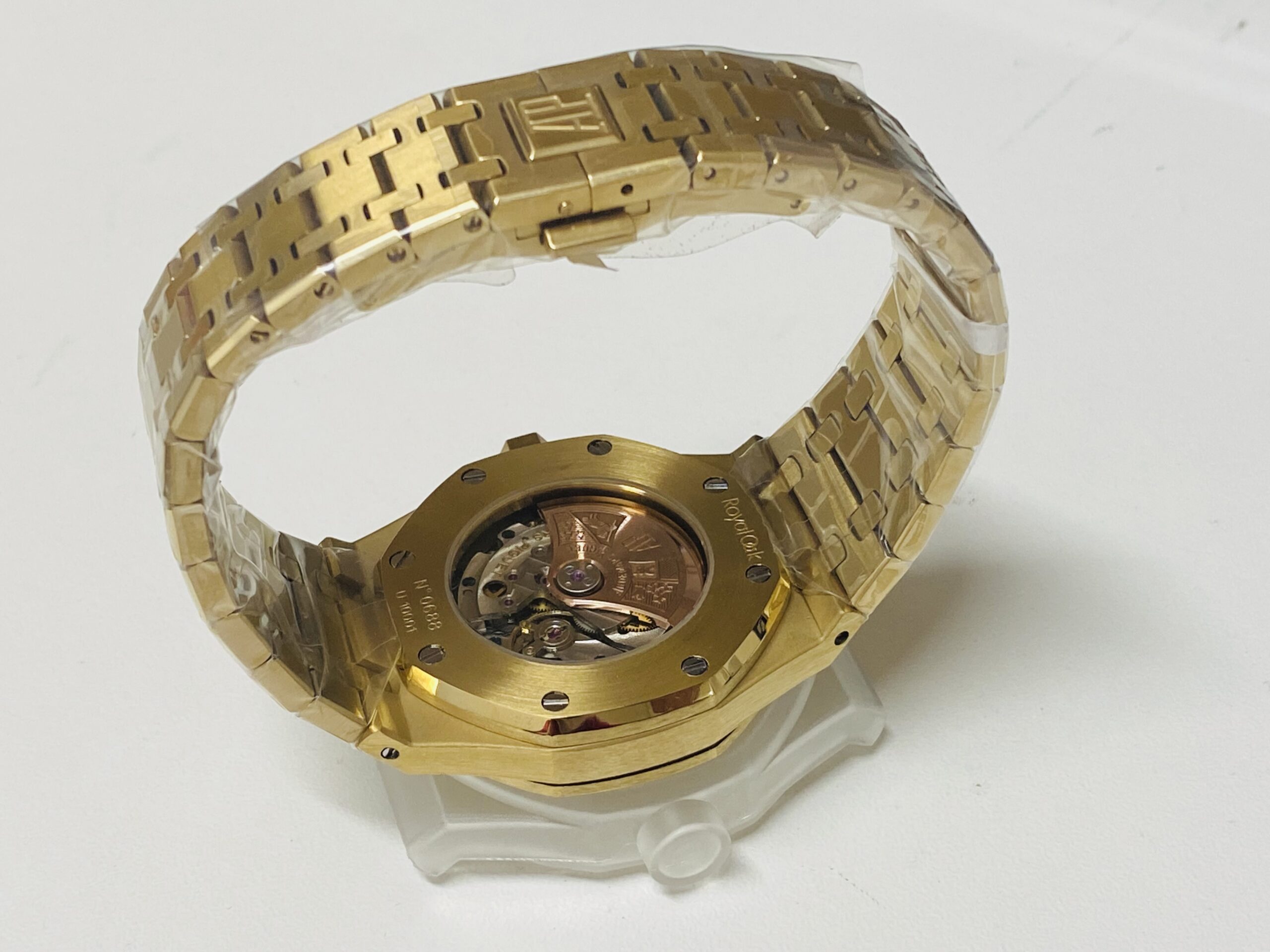 Audemars Piguet replica royal oak yellow gold 15500 argentèè dial - immagine 5