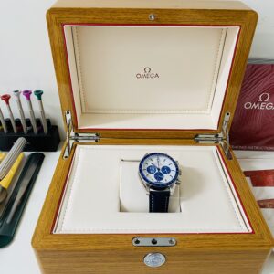 Alternative view of Omega replica speedmaster snoopy 50th anniversary leather