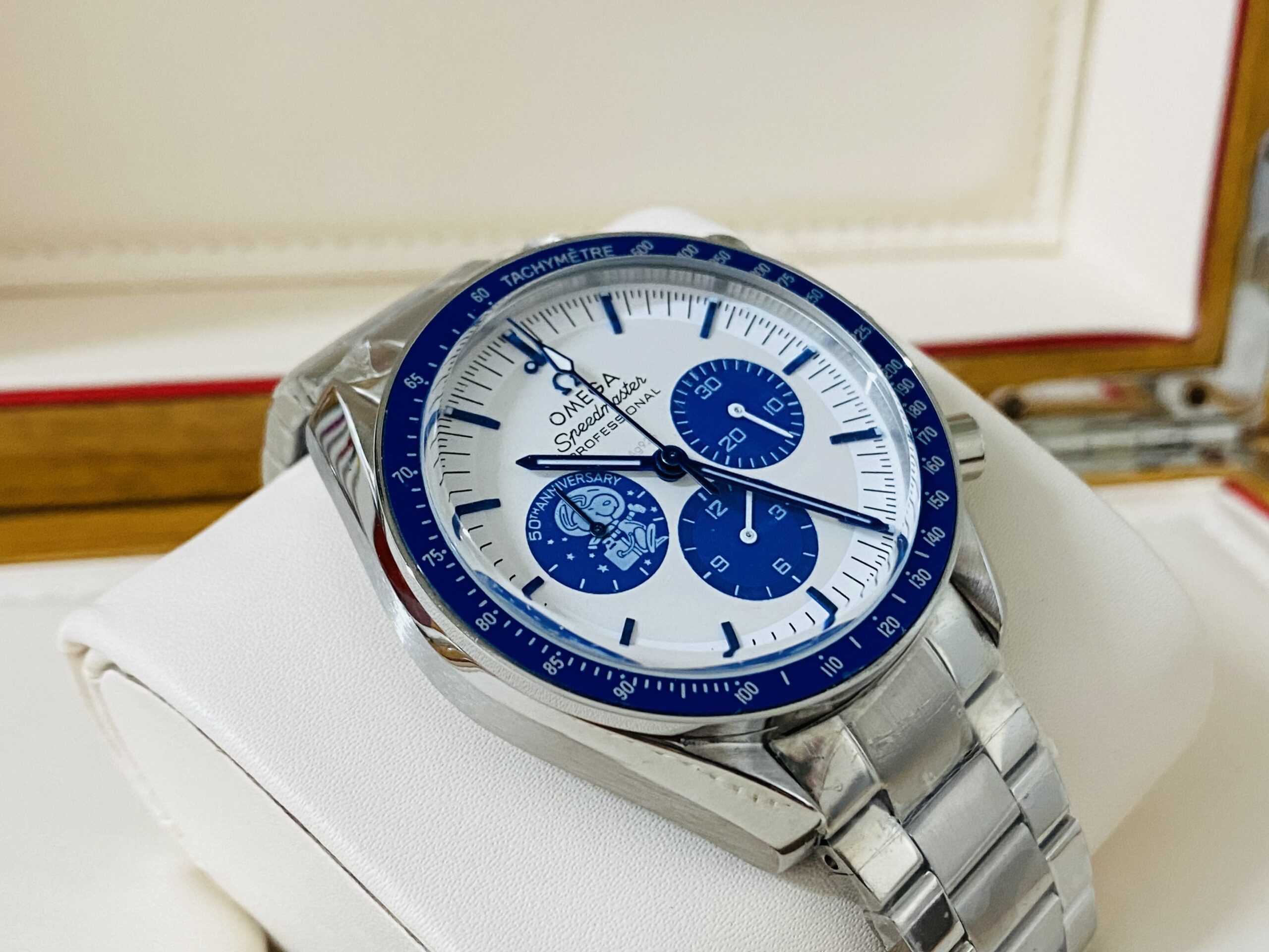Omega replica speedmaster snoopy 50th anniversary - immagine 4