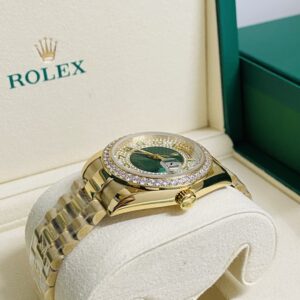 Alternative view of Rolex replica day-date 36mm emerald 118238RBR oro giallo